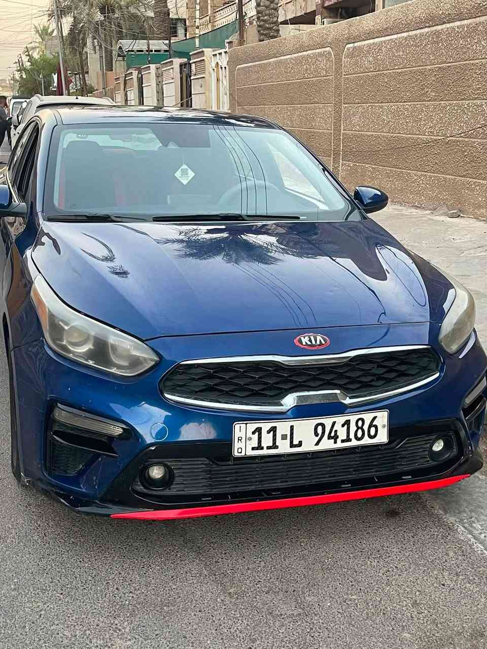 السلام عليكم  كيا فورتي مديل ٢٠١٩ السياره جاهزه من كلشي صدر جديد تايرات جديده تبريد جديد السياره ماعايزه شي السياره ليبل واحد بدون تبديل ماشيه ١٠٠ ميل كير اي تي  السعر ١١٨ وبيه مجال للشراي ورجأ المو شراي لا يتعبني *********** مكان السياره بغداد
