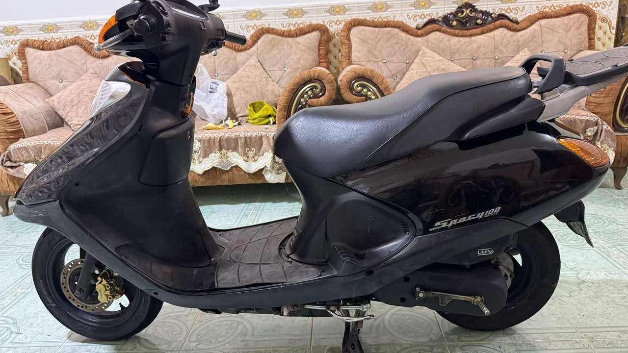 سلام عليكم دراجه سبيسي ياباني للبيع نضافه خير من الله كل نقص مبيه كله شغال سلف هندر قفل جنطه قفل سكان كله شغال 
العنوان الكوت الزهراء 
***********
