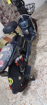 ٥ بطاريات • جديدة • مع شواحن