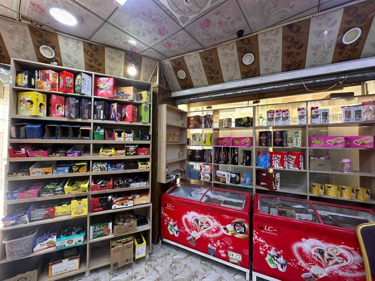 الرفوف للبيع
***********
