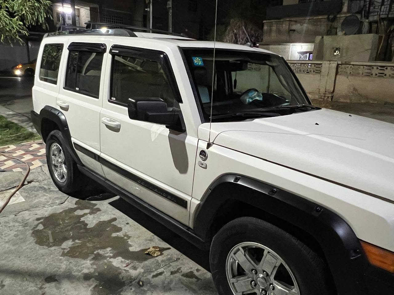 السلام عليكم
جيب كوماندر 2007 للبيع
جاهزه من جميع النواحي كير ومكينه جدد مال حاويه شادلهه/باتري جديد/دسكات جدد/ادامه كامله بلكات نوزلات فيتبام جدد/حداديه جاهزه/كهربائيات جاهزه
السعر90 وبيهه مجال
للاستفسار***********
