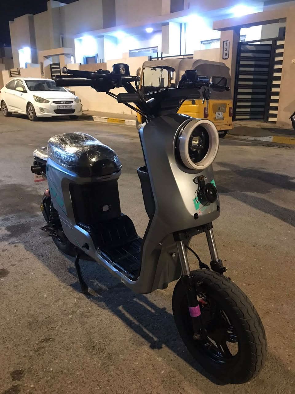 R9 • دراجة شحن • بطاريات ٣٢