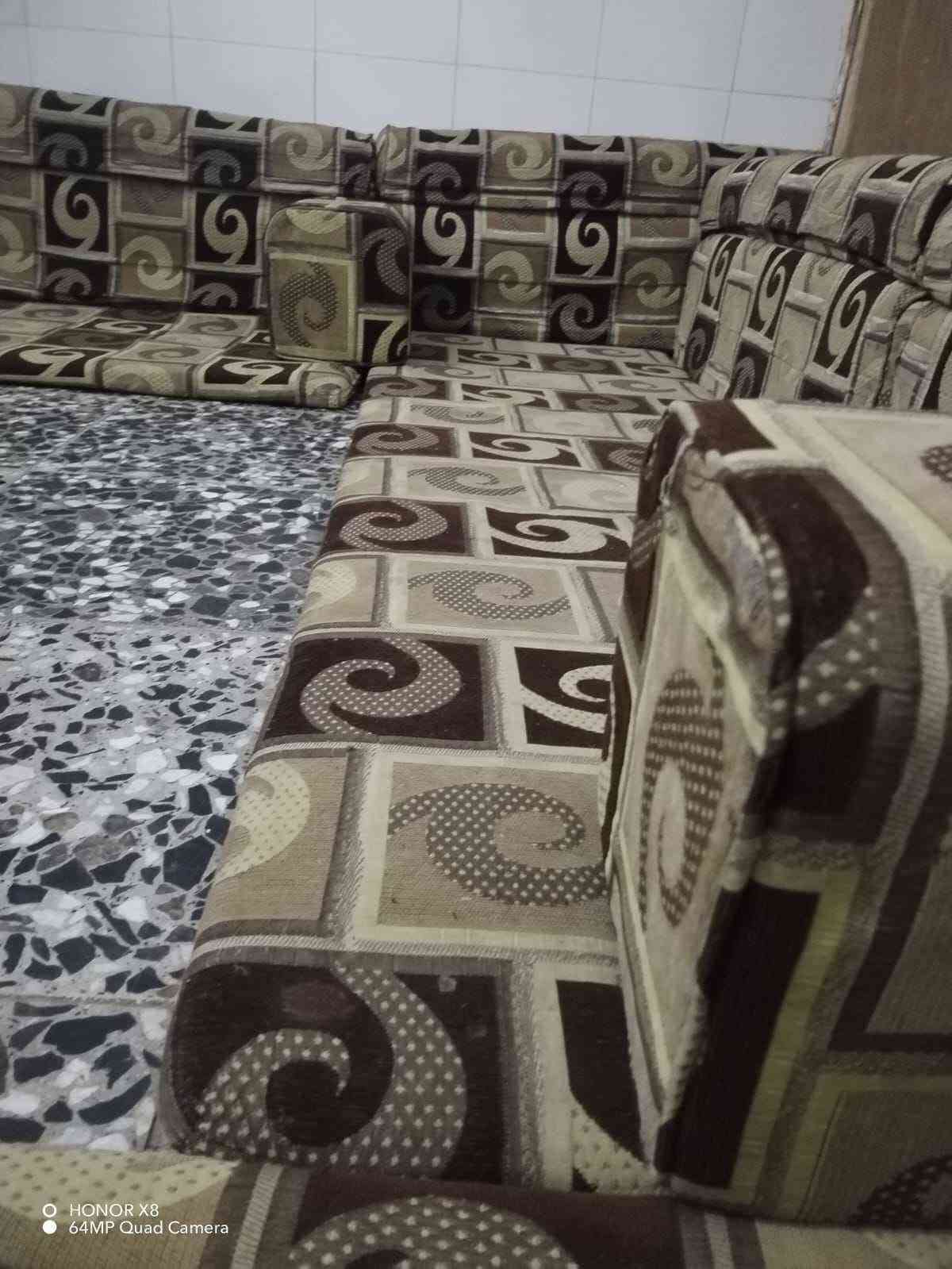جلسه عربيه ٧ دواشك ١٤ متر سعرها ١٥٠ مكانها نجف حي ميسان مقابيل العسكري *********** بيه وتساب Singapore

نص مكتوب في الصور:
- O HONOR X8 64MP Quad Camera
- HONOR X8 64MP Quad Camera
- O HONOR X8
- 64MP Quad Camera
- HONOR X8