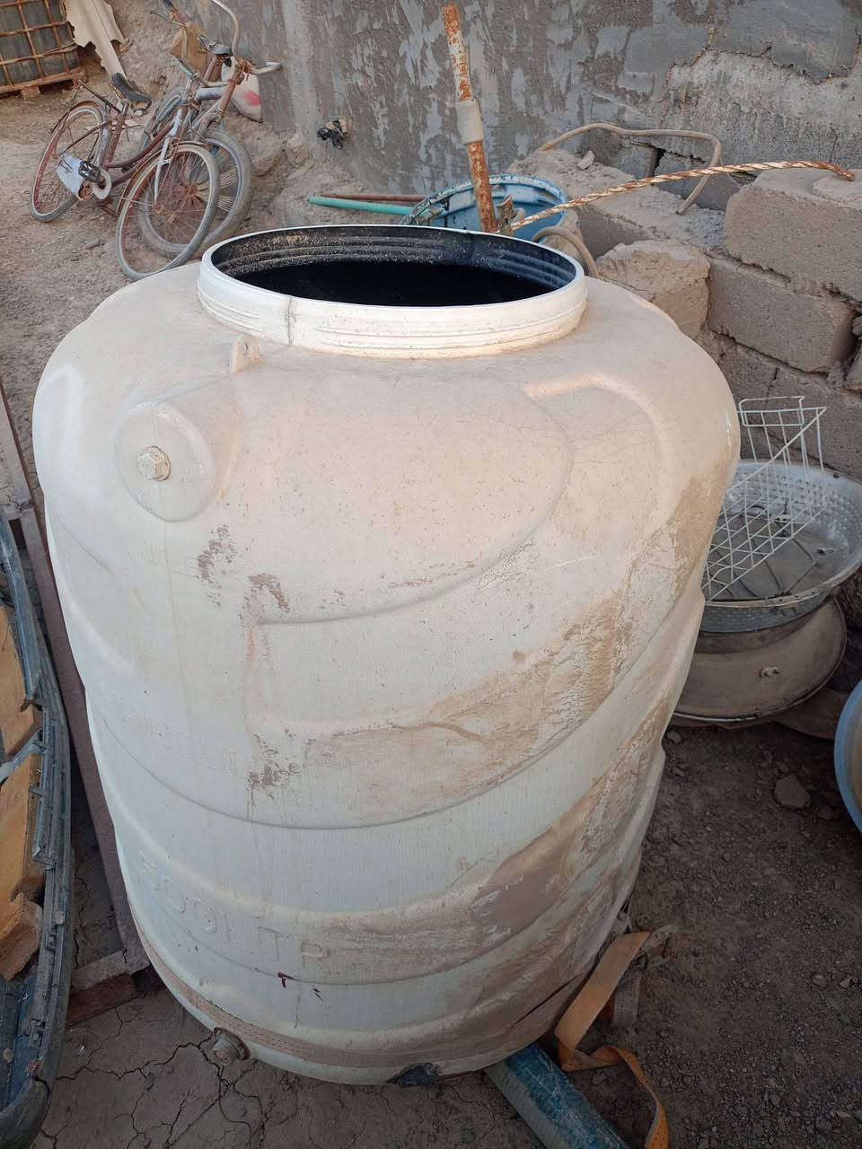 دبه ماي عمودي نص طن بس هذا الشق بيها زائدا سله ترهم جميع السيارات بطه سوبر المكان الشرش الرقم ***********
