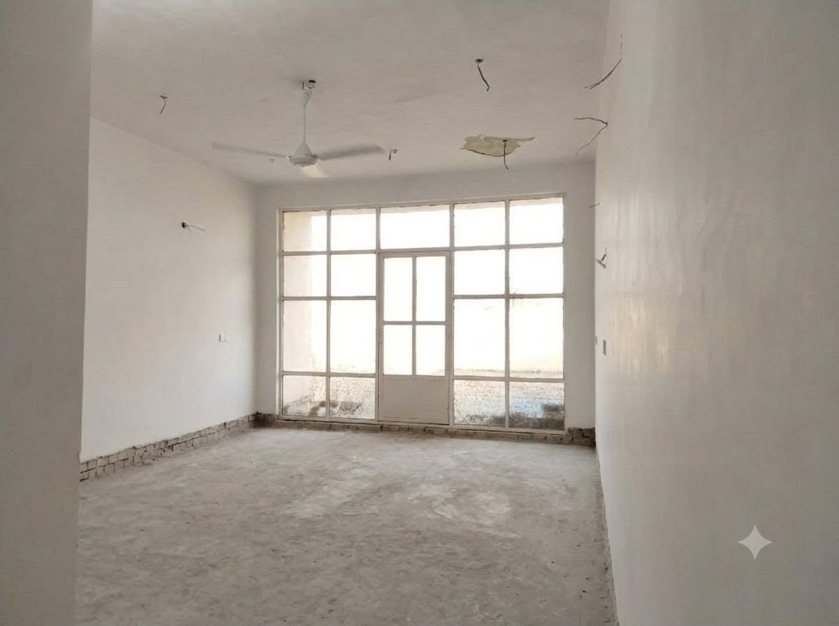 السلام عليكم
🏡 بيت للبيع في كربلاء - طابو صرف (من المالك مباشرة)
​تفاصيل العقار الأساسية:
​المساحة: 100 متر مربع
​الأبعاد: واجهة 5 متر × نزول 20 متر
​نوع الملكية: طابو صرف
​الموقع: كربلاء - الطاقة (قطاع 18)
​عدد الطوابق: 3 طوابق
​نسبة البناء: 90% مكتمل (تُخصم قيمة النواقص من مبلغ البيع)
​📐 تفاصيل البناء والتوزيع الداخلي:
​الطابق الأرضي:
​استقبال واسع
​صالة
​مطبخ
​غرفة نوم (5 \times 5 م)
​حمام عدد 2
​الطابق الأول:
​غرفة نوم رئيسية (6.5 \times 5 م)
​غرفة نوم (5 \times 5 م)
​صالة
​حمام
​الطابق الثاني:
​غرفة نوم (5 \times 5 م)
​صالة مفتوحة
​سطح عدد 2
​ℹ️ معلومات إضافية:
​سبب البيع: لكبر المساحة على العائلة.
​الذمة المالية: مطلوب للإسكان 5 ملايين
السعر... 170000000 قابل للتفاوض بعد معاينة المنزل بشكل كامل
​📞 للتواصل والاستفسار (صاحب البيت):
***********
.
.
ملاحظة : تم إخفاء الاثاث فقط بالذكاء الصناعي كربلاء, العراق
