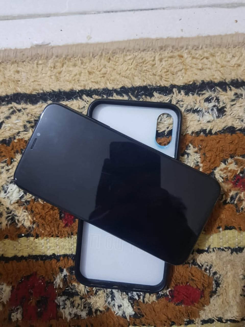 السلام عليكم عندي ايفون اكس جهاز نضيف بس الضهر مفطر الباقي كله شغال فيس ايدي كامرات الباقي كله شغال بطاريه 71  ذاكره 64 سعره ١٢٥ الف وبي مجال مكاني كربلاء حي الفارس شراي اتصل على هذا الرقم ***********
