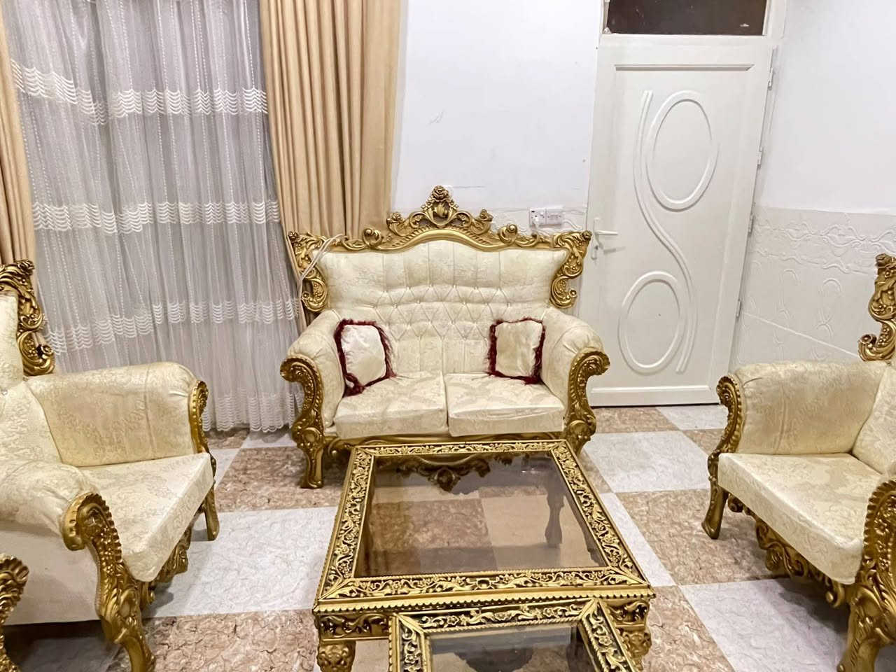 خانە قین
کلاسیک 10نە فە ری زۆر پاکو بیعە یبە تە پلە یشی لە کە لە
ژ.م ***********
تۆی بە ریزیش هە رجیت هەیە بۆم بنیرە بۆت دە فرۆشم
