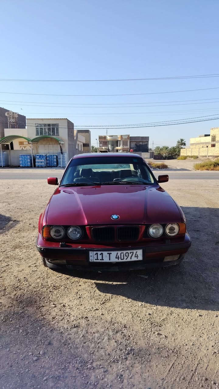 السلام عليكم
للبيع bmw525i
مسكر عدل اصل موديل 1991 
مكينه حاويه وارد يابان  شادها قبل ١٥ يوم 
كير اوتو 
 تبريد شغال 
كشنات كهرباء 
فتحه سقف 
رقم بغداد الجديد 
هزه وسنويه  السنويه لغايه 2031 تنتهي 
السياره باسمي  
السعر 64
مكان السياره بابل 
***********
