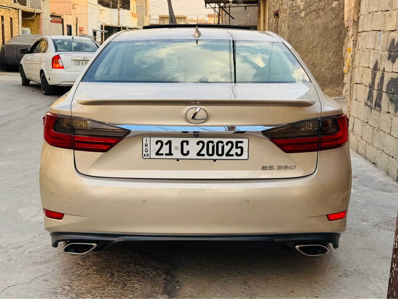 لكزز es350 2017 كلين كاتي دهوك 
محرك 3500 V6 فول مواصفات سلايت 
انارة داخلية لمس كير محرك كفالة 
سيرفس عام مناقصها ربع ترايك للبصرة 
نعومة بالمشي وشعلة ومعدل مال زيرو 
تبريد مركزي مناخي منفصل 
باسمي سنوية هزة جديد رقم مميز 
داخل جلد لونين عسلي وقهوائي فول مواصفات 
لايتات وبلاجكتور زينون رادار امامي حساس امامي 
مري تدفئة رادار ترحيب اشاير 
حساس خلفي كامرا HD بك لايت لد صندوق شفط 
كشنات ميموري سيت وتدفئة وتبريد تحكم وكهربائي 
4 ابواب بصمة وترحيب عند الاقتراب بصمة تشغيل 
تبريد مركزي تجوة خلفية بردة متحركة مري تعتيم ذاتي 
رادار وحساس  360 درجة امامي خلفي جانبي 
3 وضعيات قيادة سبورت نورمال وايكو 
ستيرن تدفئة وتحكم كهربائي شاشة ماوس بيها بعد هواي مواصفات كلش متخلص ماشي 108 ميل حقيقي يعني 170 
سيارة بدون صبغ او تبديل بيها مكانات صغار كلش تعديل 
وبيها كارت تكحيل على كد 6سم واقل 
مكان السيارة كركوك رقم الهاتف*********** كركوك, العراق
