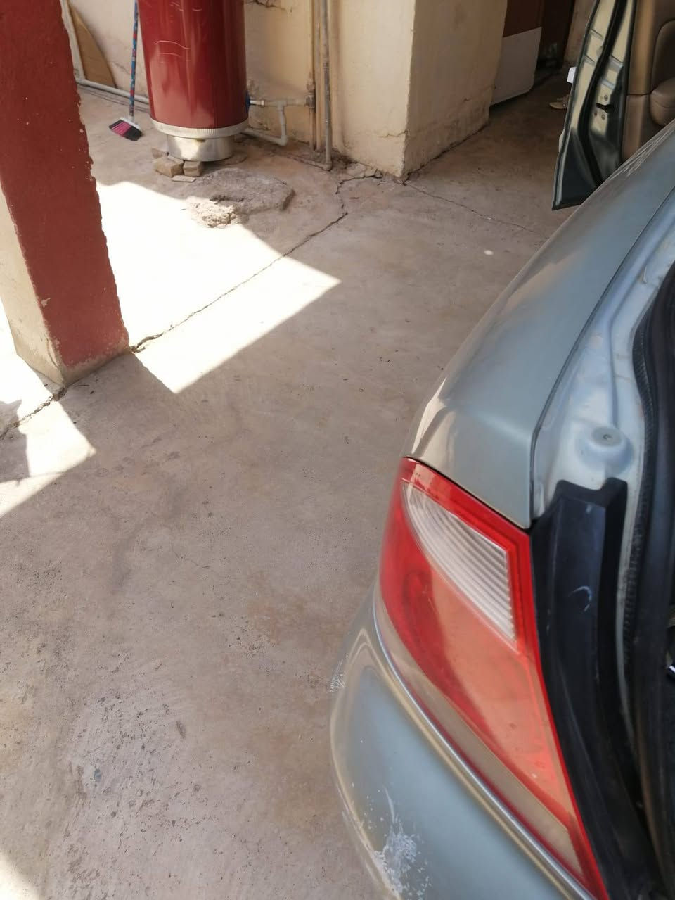 نيسان سني ٢٠٠٧ سياره مصبوغه لونها جارد فقط شرط كير محرك تبريد صدر حداديه كلها جديده رقم بغداد السعر 75 
للاستفسار ***********
