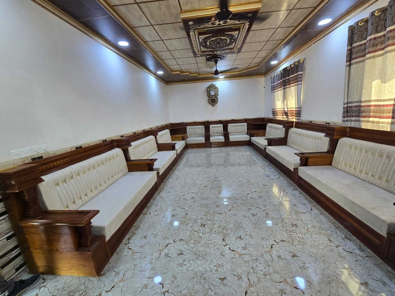 نجارة الاسحاكي الدوشمه وفصال كافة أنواع الدواوين الملكي العادي العنوان الشرقاط مجاور الحدادين هاتف ***********
