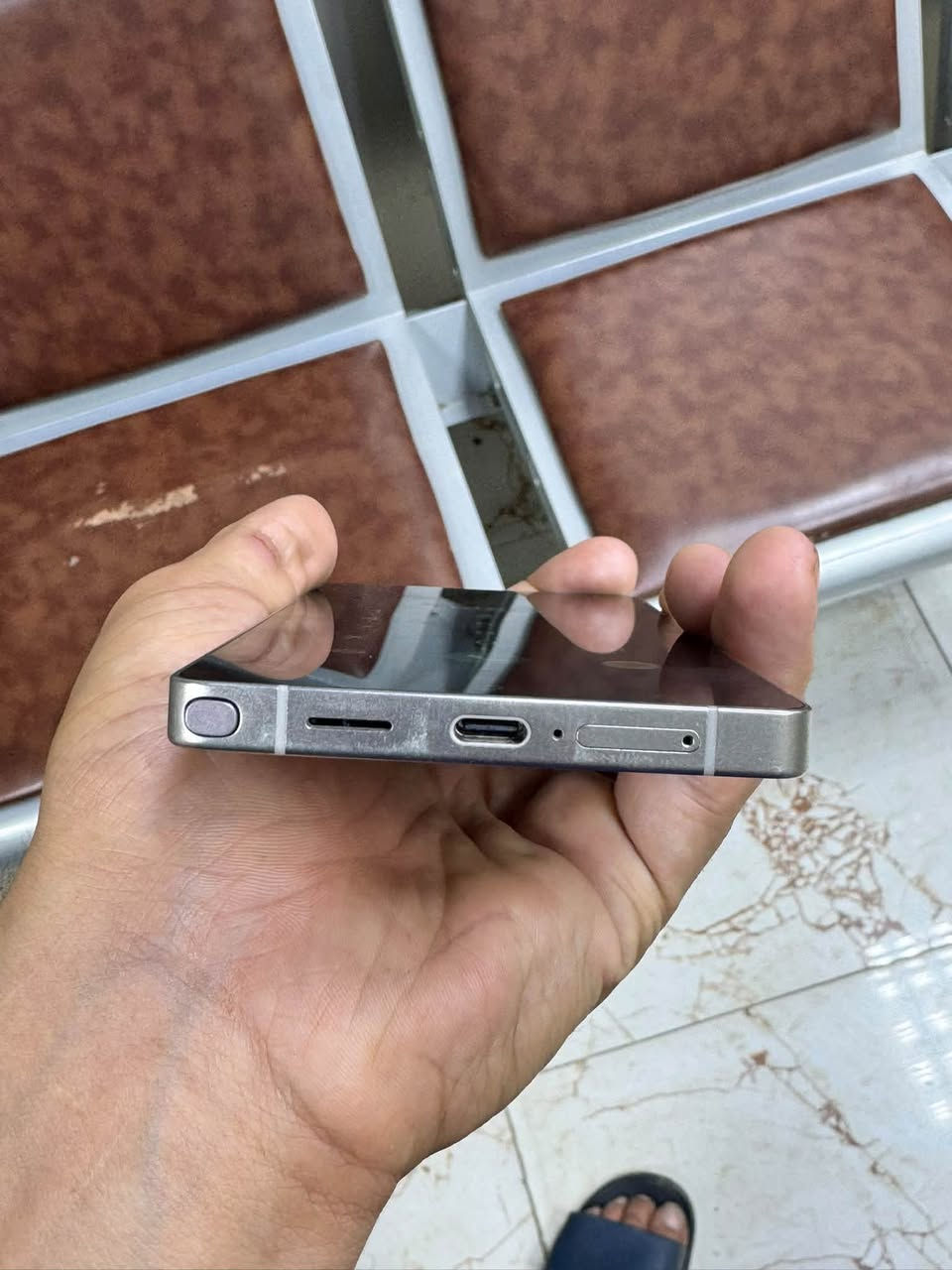 سلام عليكم اس25التره البيع جهاز وتر بي بس فطر بل ضهر خفيف مثل ما موضح بل صوره جهاز بلادي علا وضع الشركه عل فحص ويا بس كارتونه بدون ملحقات سعره مليون و50وبي مجال مكاني بغداد المدائن سلمان باك رقمي *********** موجود واتساب
