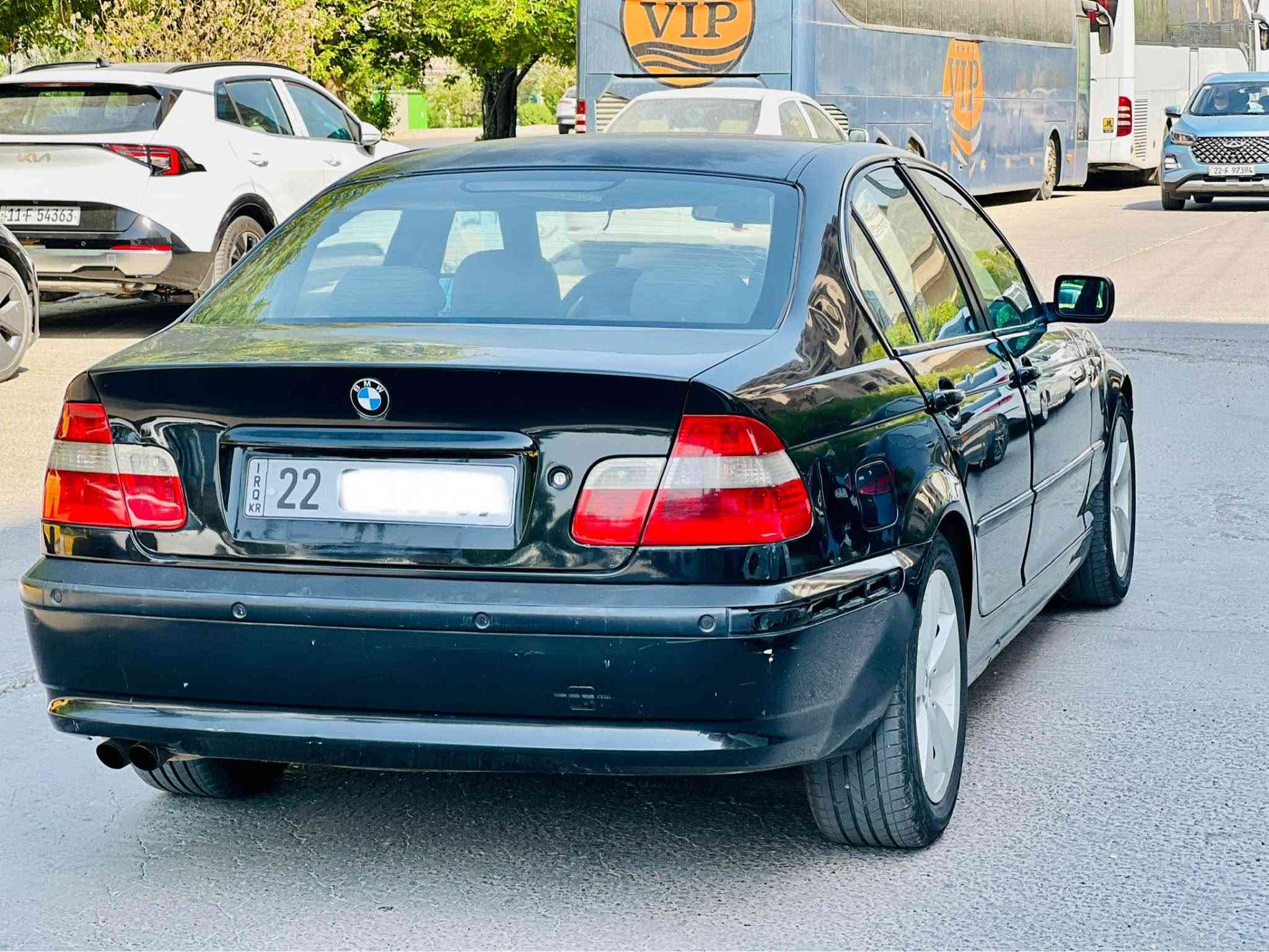 السلام عليكم 
للبيع فقط BMW E46 اصل 330i وكير اوتماتيك
السعر 80$ وبيه مجال بسيط
 جانت متروكه بيه كم ملاحظه
بالداخل بسيطات  
خليجية 2003مكفولة حتى الدعامات بدون صبغ 
البنيد جارد الكلير  فقط كله على وضع الشركه وكلشي بيه بلادي
وجاهزه حاليا ترايه جديد
ماشيه 150 الف حقيقي 
السياره فول ١/١ عدا السلايت رقم اربيل الجديد باسمي وهزه جديده وسنويه ٣١ مكانه اليرموك 4شوارع *********** بغداد, العراق
