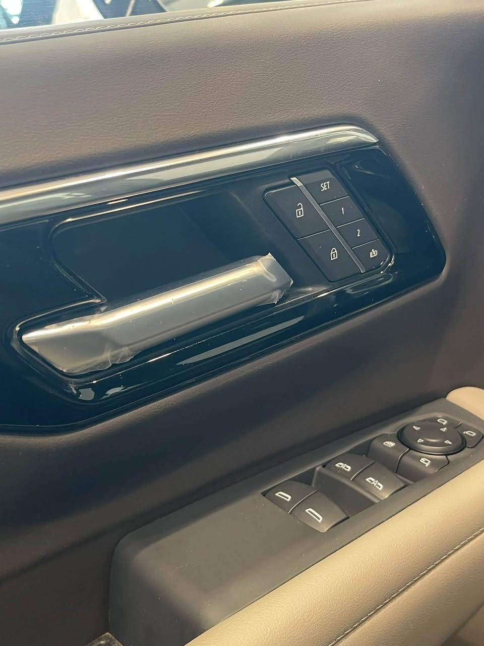 🔥 تاهو 2026 هاي هيبه الك 🔥يم شركة اريج نينوى
هيبة الـSUV وصلت! 😎🖤

🚘 بانوراما
💪 V8
🛞 دفع ثنائي
✨ شاشة كبيرة وتقنيات متطورة
🛋️ داخلية فخمة وواسعة
📸 كامرات وحساسات
🔥 تدفئة وتبريد كراسي حسب الفئة

تاهو 2026… مو مجرد سيارة، حضور يفرض نفسه!
📍 بغداد – البياع – الشارع الأول – شركة أريج نينوى
📞 0783979182
💥 اتصل هسه واحجزها باقيه اخير قطعه🔥

#تاهو2026 #ChevroletTahoe #تاهو #بانوراما #اريج_نينوى #بغداد
