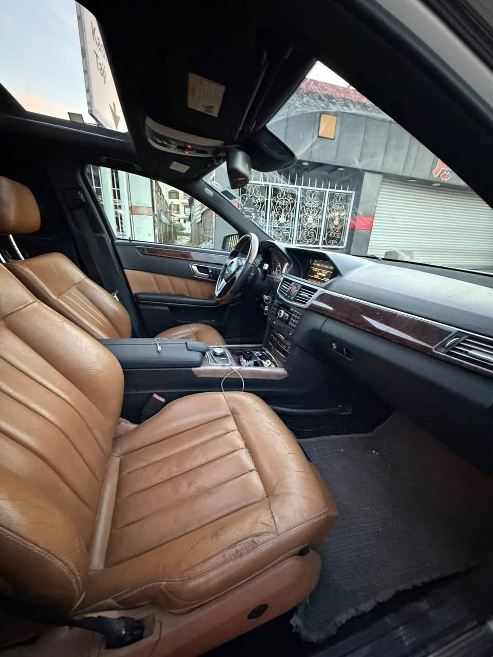 مارسدس E350فول موصفات بنوراما بصمه كشن جلد كهربائي مكينه كير حداديه كله جديد سياره جاهزه من كلشي بيها صبغ 3قطع بدون دواخل السياره جديده فول  رقم بغداد تحويل مباشر السعر 145وبيها مجال الشراي يتصل العنوان بغداد الكاظميه ***********
