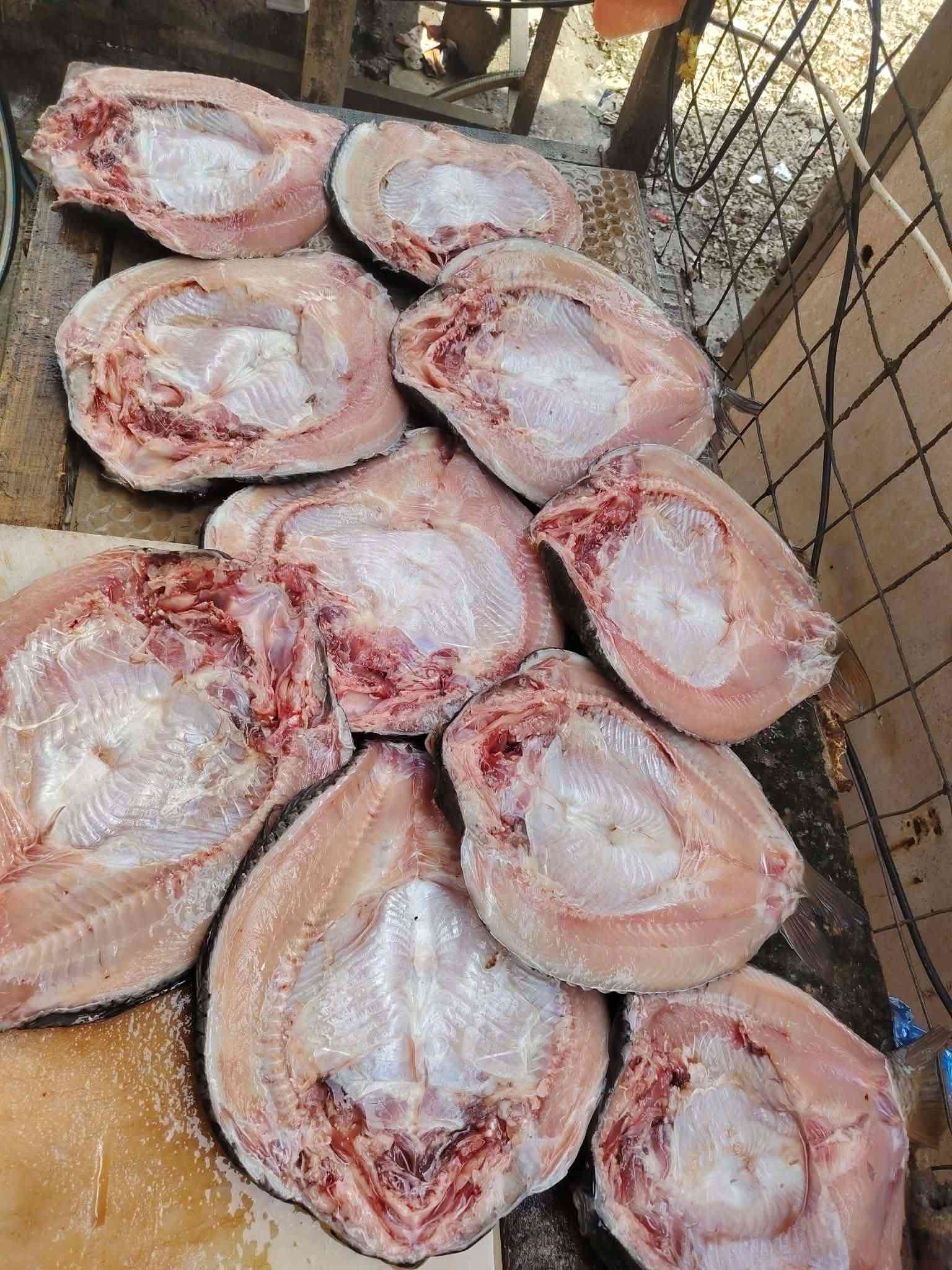 جمعتكم متكمل اله ويه علي المياحي  
سمك المسكوف والحي والدجاج  الطعم البغدادي الأصيل… يوصل لباب بيتك! 🏠🚗

🐟 سمك مسكوف — 7,500 د.ع
🐟 سمك حي طازج — 5,500 د.ع
🍗 دجاج حي طازج — 3,500 د.ع
🍗 صدر دجاج — 5,500 د.ع
🍗 أفخاذ طازة — 5,000 د.ع
🍗 أجنحة — 5,000 د.ع

━━━━━━━━━━━━━━

🚗💨 توصيل سريع داخل بسماية
💰 التوصيل 1,000 د.ع فقط

📞 للطلب والحجز:
***********
***********

✨ طازج • نظيف • سعر مناسب
🔥 علي المياحي — اطلب ودلل!

نص مكتوب في الصور:
- سمك حي سعر الكيلو 5500