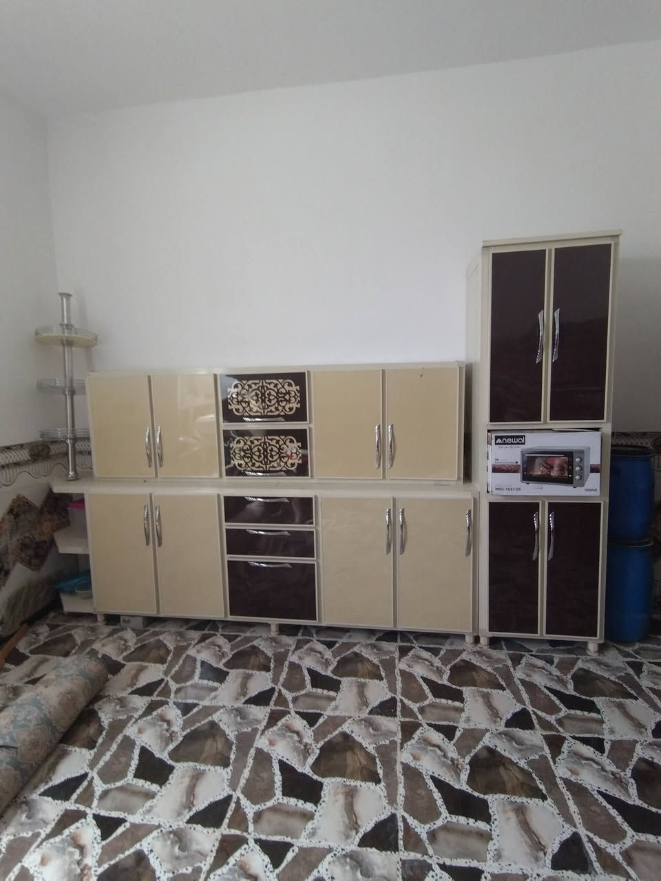 كاونتر كامل اللمنيوم تركي قياس 3 امتار ونص مع سنك قياس 2 متر مرمر سعودي فصال حطاطة مو سوقي سعره 675 وبيه مجال مكان حديثة الاستفسار الاتصال على الرقم ***********
