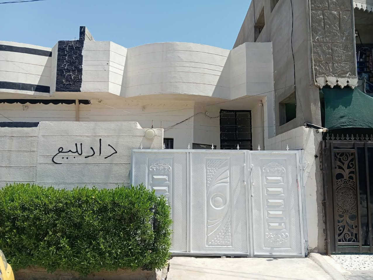 سلام عليكم دار للبيع 100متر زراعي حزيران مقابل جامع الغفران خلف التجاري يحتوي. على.   استقبال.    مطبخ.   وهول وغرف نوم. ودرج داخلي معه بيتونه  سعر 39 اتصال عل صاحب دار. ***********

