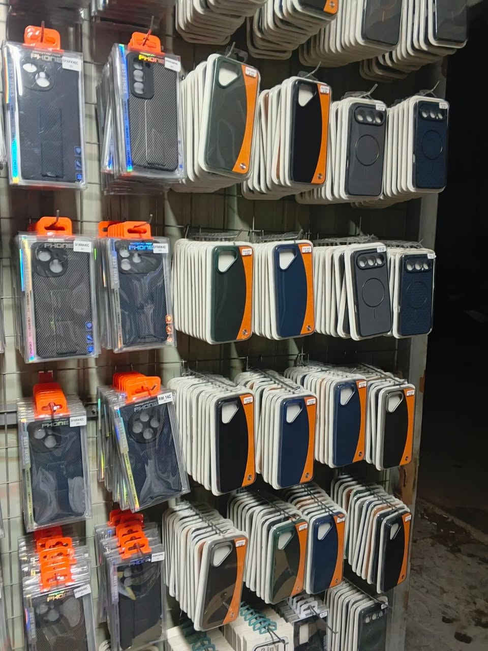 عرض 150 كفر بسعر 70 الف دينار وتوصيل مجاني
كلها موديلات حديثة تجيك 

رقمي ***********

نص مكتوب في الصور:
- RM 14C
- X91