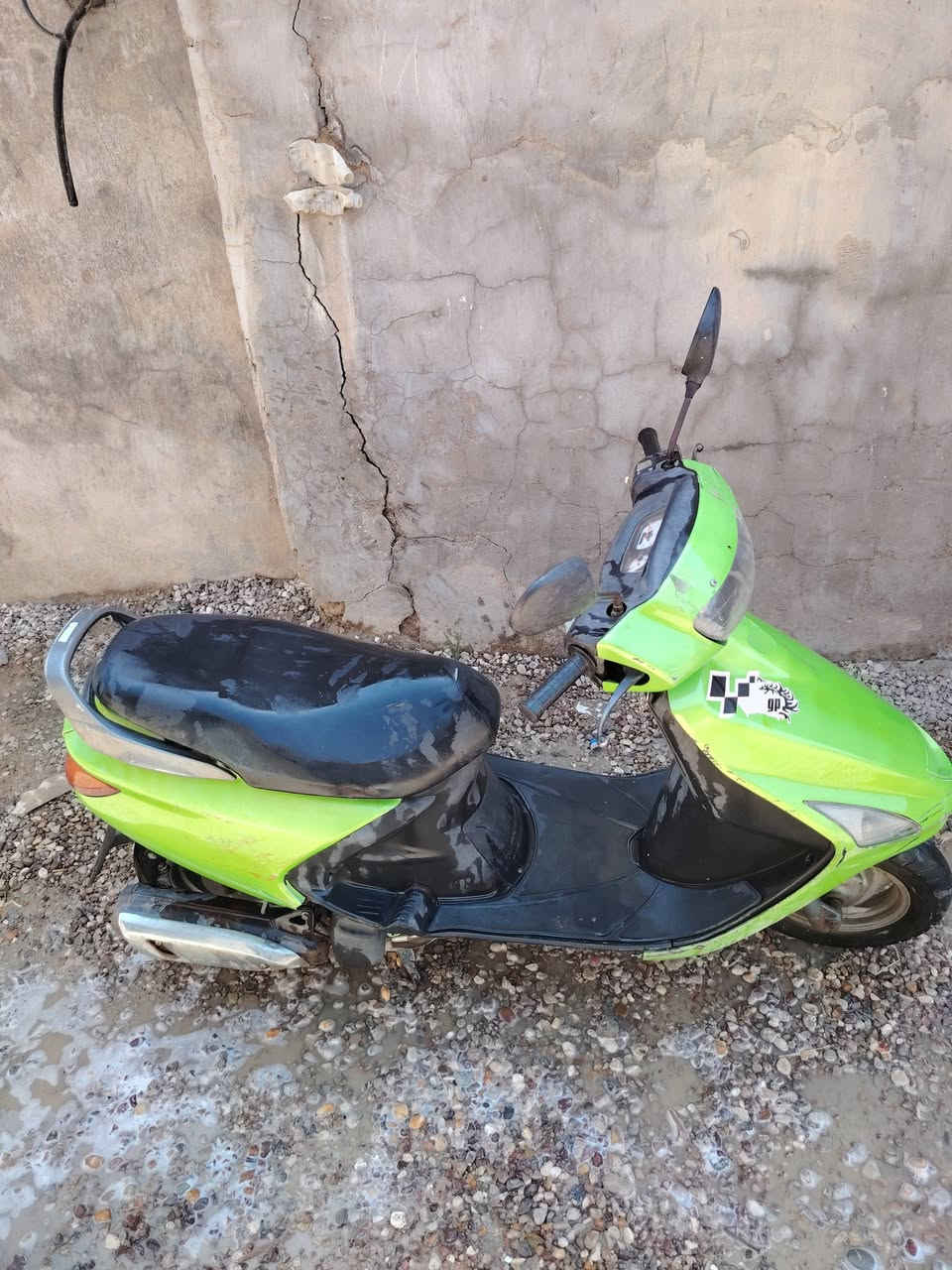 فراشه نضيفه للبيع صوت محرك ناعم يخبل تايرات جدد كله جديد رايده 325 استفسار ***********
