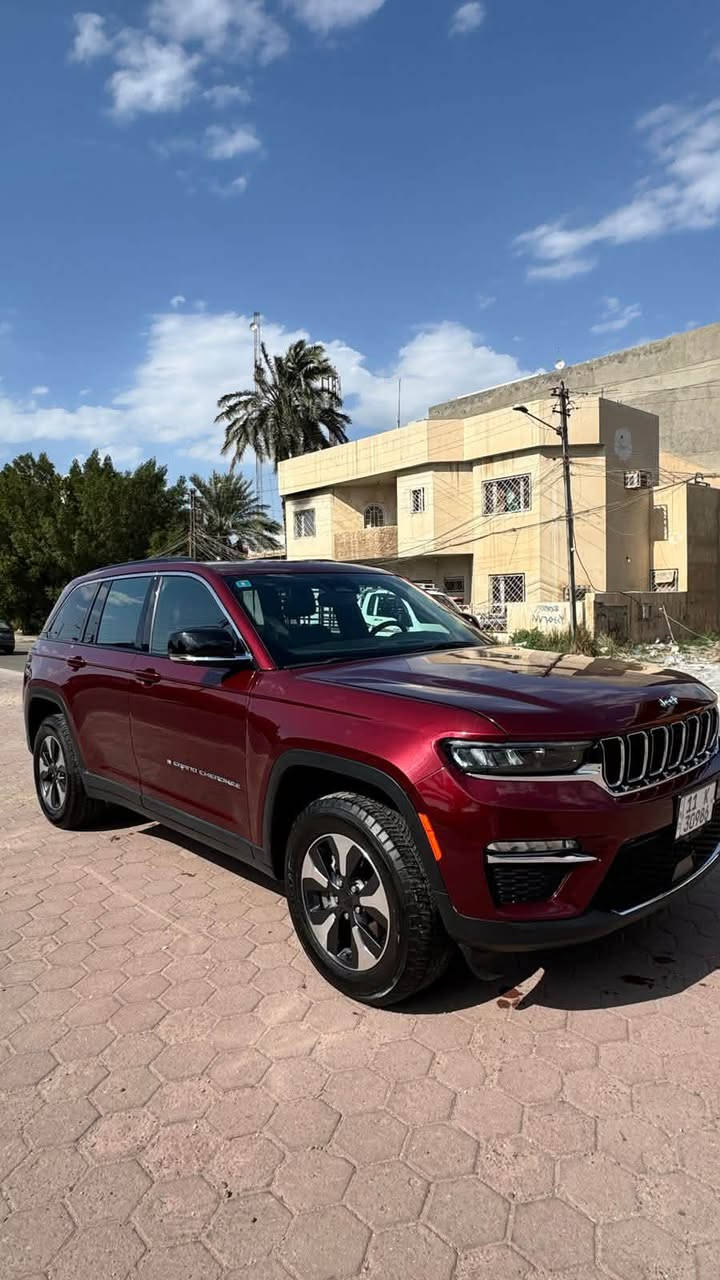 🚨 للبيع — جيب جراند شيروكي هايبرد 2024 🚨
🔥 Jeep Grand Cherokee 4xe Hybrid — موديل 2024

فول مواصفات

رقم بغداد باسمي تحويل ثاني يوم

اللون: ماروني 

الممشى: 80,000 كم

هايبرد Plug-in — 

مواصفات 

• محرك 2.0 Turbo هايبرد

• دفع رباعي 4x4

• كير ماوس أوتوماتيك

• تشغيل بصمة

• دخول ذكي

• شاشة وسطية كبيرة

• كاميرات خلفية وحساسات

• تحكم سترين كامل

• مقاعد كهربائية

• تدفئة مقاعد 

• فتحة سقف بانوراما 

• أوضاع قيادة مود 

• نظام قيادة كهربائي/هايبرد

💎 سيارة مرتبة جداً ومواصفاتها عالية، ونظيفة بالعافيه للياخذها

حادثها مثل ما موضح بالصورة بدون دواخل بدون ايرباك 

📞 للاستفسار ***********

💰 السعر: 285 وبيها مجال للشراي
