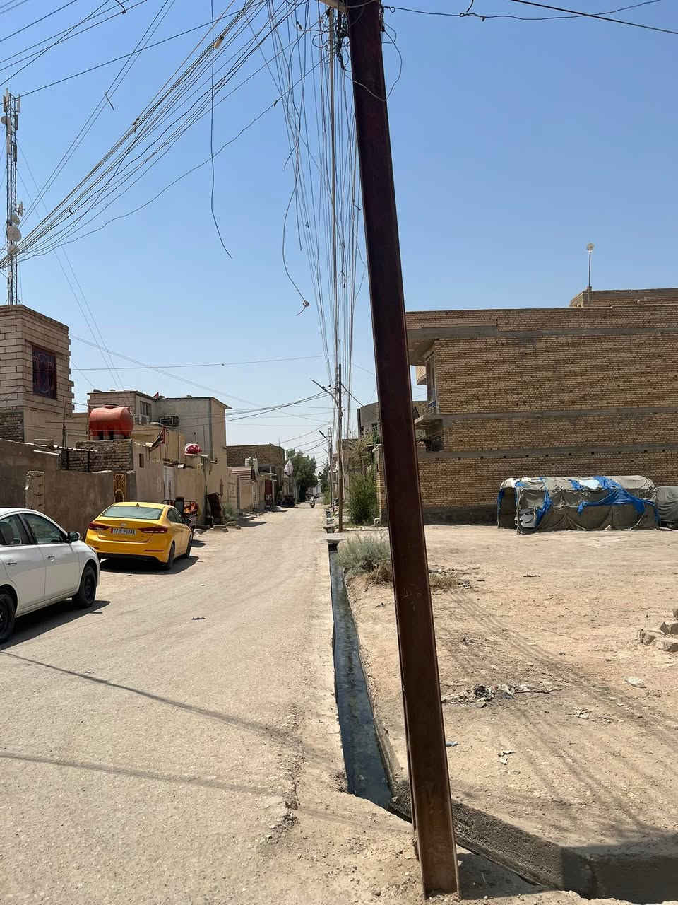 السلام عليكم قطعتين طابو صرف مساحه الوحده 240 ركن على شارعين والثانيه بصف الركن على الشارع قريب على مركز الحوراء الصحي للستفسار ***********

