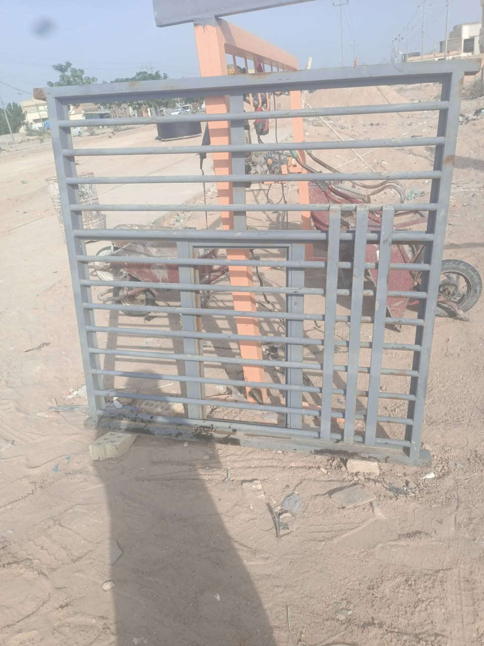 شباك متر ونص مربع شرط حديد ثقيل شرط الطار جنل ثقيل مكاني نجف سعر 110 بي مجال قليل ***********
