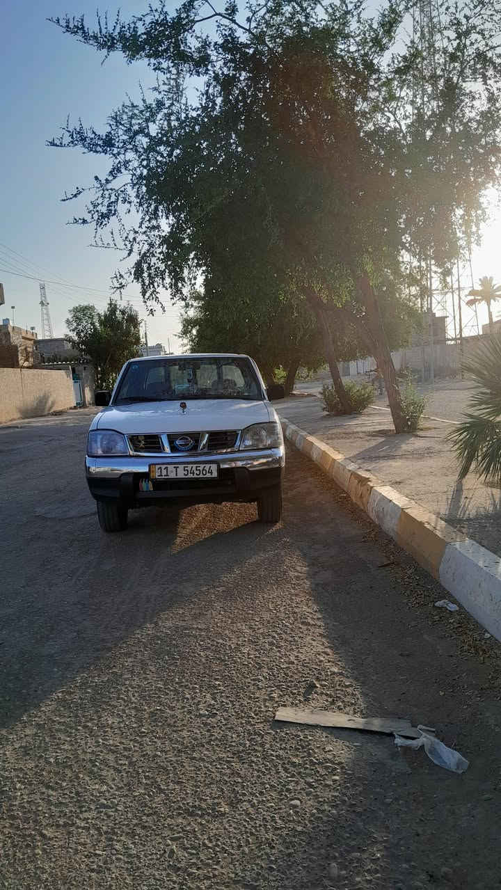 السلام عليكم
سيارة نيسان ٢٠٠٩ للبيع

مكفولة محرك حاويه جديد غير مفتوح 

تخم تاير 

داخل احمر 

تدفئة وتبريد 

السيارة بها بارد الجاملخ الأيسر والباب وبها رشات صيغ اثر تكشير والسيارة مكفولة والأتراي للسعودية 
العنوان صلاح الدين قضاء بلد ناحية يثرب 
***********
