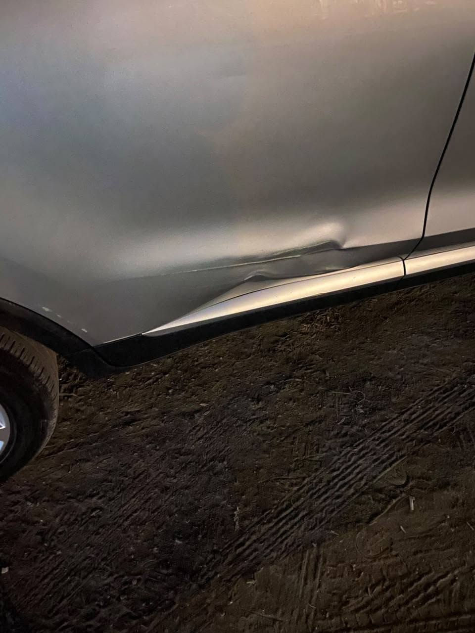 السلام عليكم
Mg / zs
للبيع موديل 2024
السياره بدون صبغ بدون حادث بس طخات بسيطه 
ما بيها أي نواقص
بسمي تحول مباشر ثاني يوم 
رقم بغداد 
محرك ١٥٠٠ تنفس طبيعي
تحكم ستيرن جهتين
كامره خلفيه 
هاند بريك كهربائي
اشاير بالمري
كير اوتوماتيك 
بيها منظومه غاز
سعر البيع 110$ وبيها مجال بسيط للشراي
مكان السياره بغداد / التاجيات قرب دائره مرور التاجيات
للاستفسار الاتصال على الرقم 
***********
