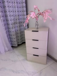 غرفه نوم نفرين للبيع. استعمال 8 اشهر فقط اخت الجديدة  اخذتها ب3 ملايين...