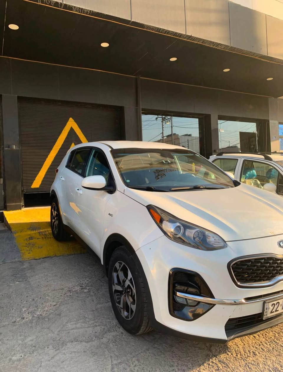 کوردی / عربي
…..

کیا سپۆرتاج – مۆدێل 2021 (LX AWD / ئەمریکی)
یەک پارچە بۆیاخە، تەنها بۆنیت بۆیاخە
بێ ئێرباگ، بێ داخیل
له سه قفي ٣قۆپی هەیە
له گه ل بۆنیتی ١قۆپی بچوک 
سەنەوی نوي
هه زه ي نوي 
ڕەقەمی نوێ

مەکینە 2.4 لیتر (4 پستن) – نەکراوە، بە شەرت
12$ وەرەقە غەرامی لەسەر

مواسەفات:
– راداری هێڵی جادە
– شاشەی گەورە + کامێرا
– مۆدی شۆفێری (Sport / Eco / Normal)
– تەعدیلی سورعە
– Apple CarPlay
– تەبریدی مەركەزی
– دەبڵ ئەکسل
– لایت LED + عەدەسە (Projector / Xenon)

ڕەقەمی شانسی:
KNDPMCAC9M7944745
…..
ژمارەی خاوەنی ئۆتۆمبێلەکە
***********

(واتسئاپ و ڤایبەر)

⸻

عربی

كيا سبورتاج – مو ديل (2021/LX AWD)امريگي
قطعة صبغ وحدة فقط (بونيت)
بدون إيرباک  وبدون داخل
٣ كوب سقڤ 
١كوب بونيت
سنوية جديدة
هزه جديدة
رقم جديد

مكينة 2.4 لتر (4 سلندر) غير مفتوحة وعلى الشرط
غرامة أوراق 12$

المواصفات:
– رادار خط شارع
– شاشة كبيرة + كاميرا
– درايف مود (Sport / Eco / Normal)
– تحكم سرعة
– Apple CarPlay
– تبريد مركزي
– دبل أكسل
– لايت LED وعدسة (بروجكتر / زينون)

رقم الشاصي:
KNDPMCAC9M7944745
…..
رقم صاحب السيارة***********

(واتساب + فايبر) أربيل, العراق
