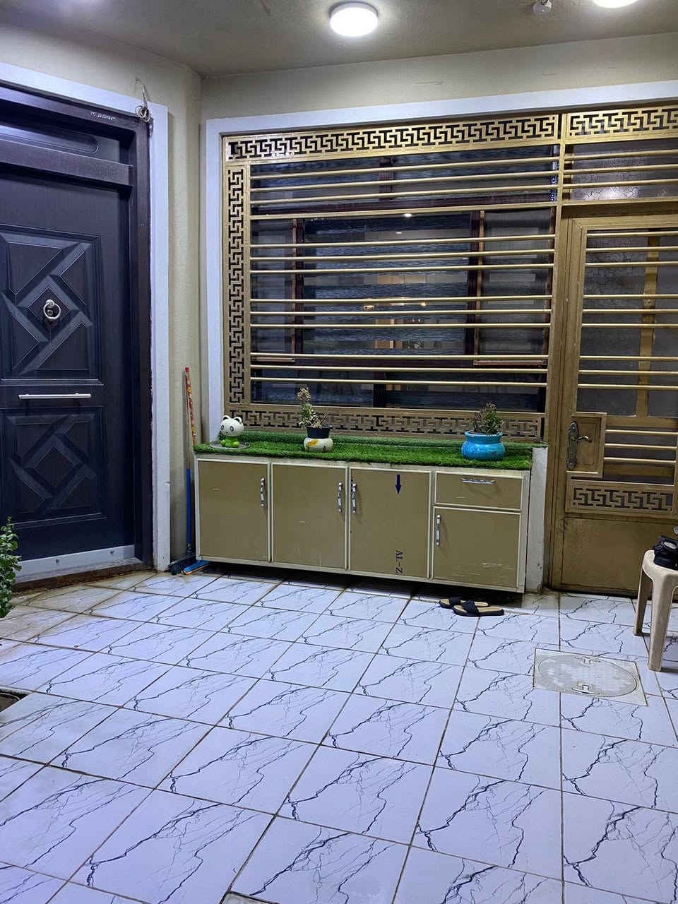 اعلااان مميز 🔥😍
دار للبيع بناء حديث 

 في #الغزاليه العمداء قرب مول ساعه 

مساحه 150م واجهه 7.5نزال20

يتكون من 4غرف نوم 

صاله 
حولي 
مطبخ 
صحيات عدد3
كراج 
حديقه 

بيتونه 
سطح 
لاستفسار 
***********
