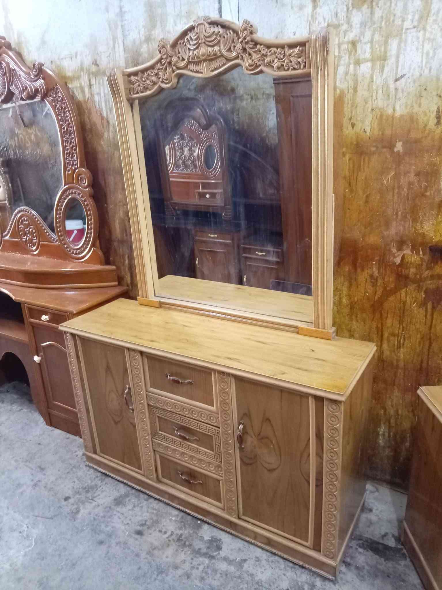 غرفة نوم • ٥ باب • زان مصري
