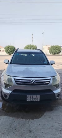 سازوكي مكفوله سبعة راكب نوعها XL7 موديل 2007 لون فضي رقم بغداد انكليزي...