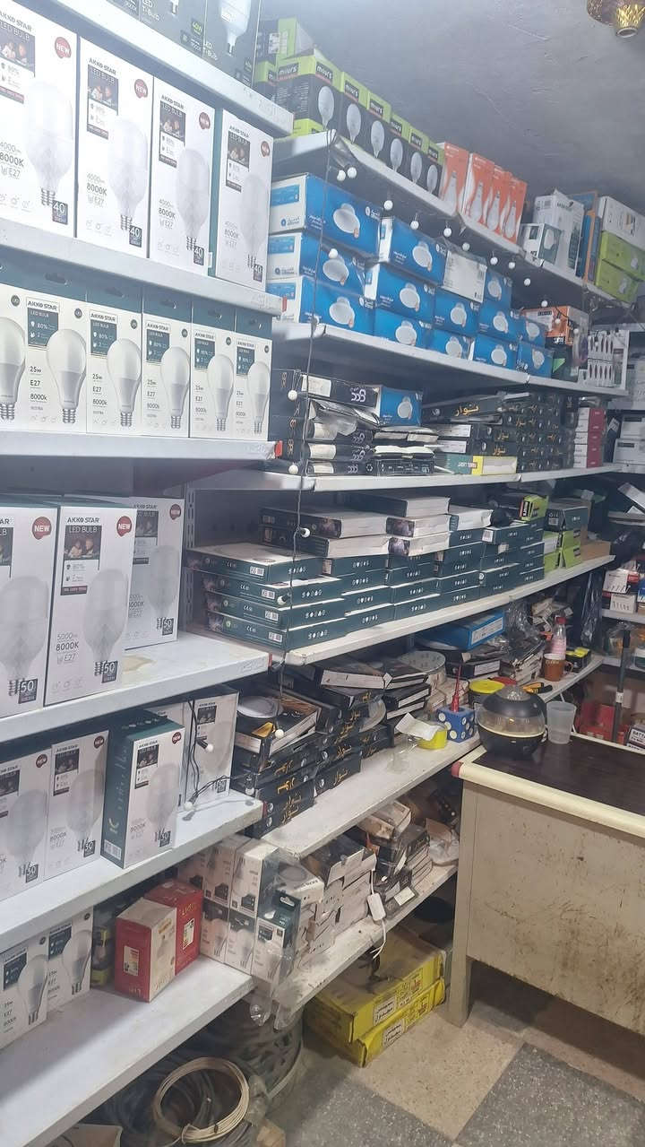 رفوف حديد للبيع 
متر ×30 ..العدد 53 
بغداد ..***********
