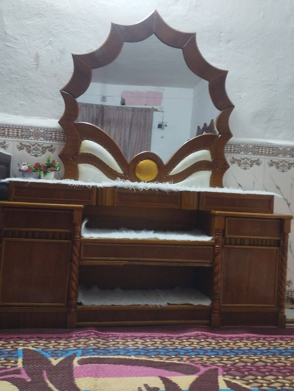 غرفه اخشاب ام سته للبيع تزكام انا مكلف بالنشر العنوان الماجديه الشراي اتصل ***********
