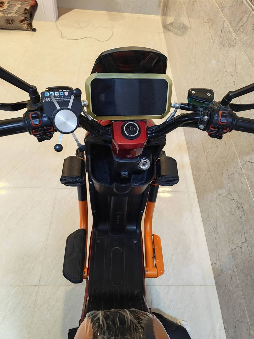 دراجة 900X
ملف 2000w 
سرعة 105 کم 
بطارية عدد 5 دبل 32 امبير 
يقطع مسافة 70 km 
بریکات دهن دسكات فلنجة 
MP3 فلاش +راديو اغاني + بلوتوث 
تاير حجم 300/10 
دبلات عدد 4 امامي غاز
 سعر 450 بي مجال للشراي 
واتساب ***********

