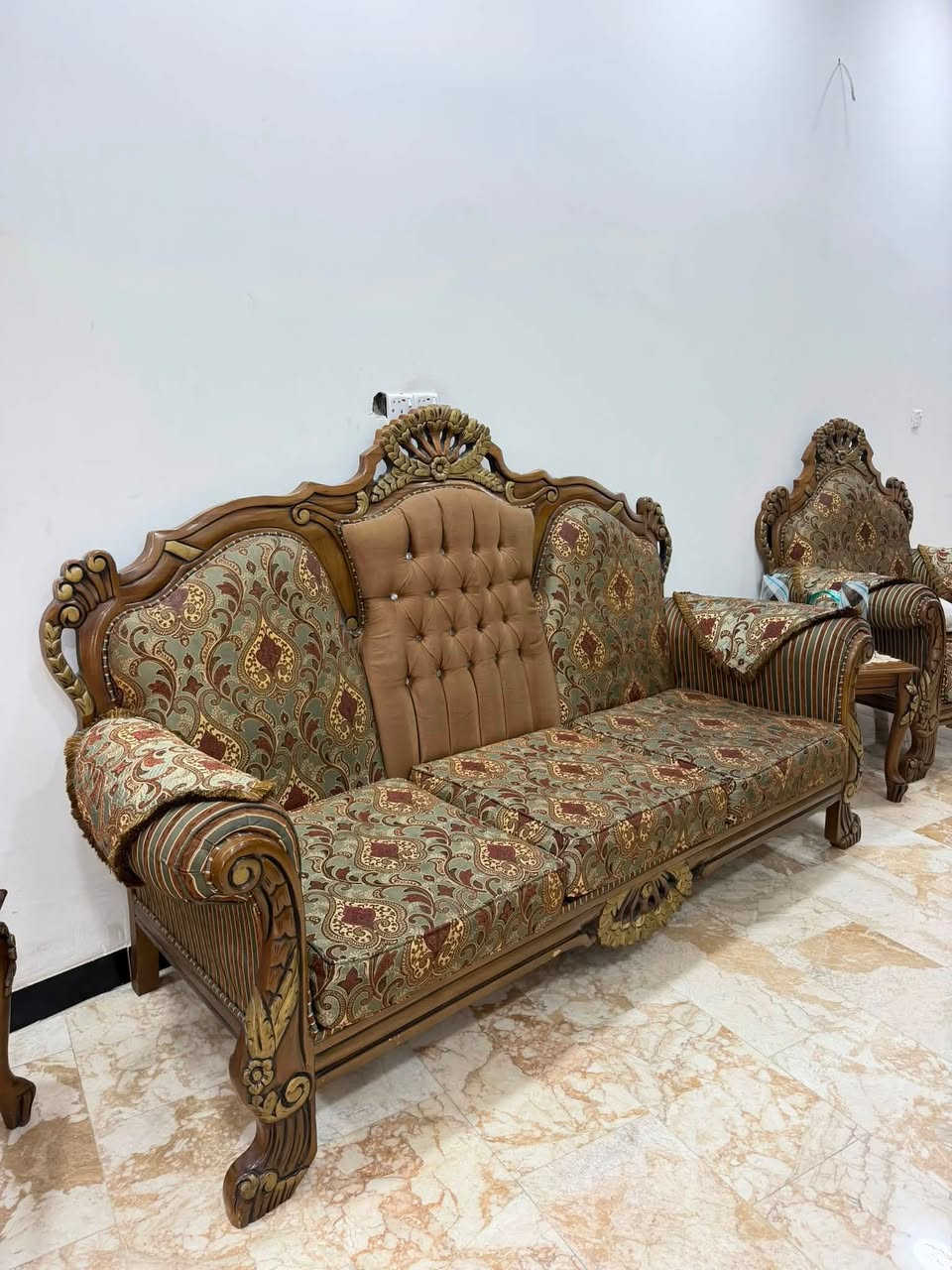 سلام عليكم تخم ملكي لون جوزي نظيف الى درجه تجي تشوف وتكلب وتشيل للاستفسار الاتصال ع هذه الرقم *********** 
سعره 450 الف وبي مجال
