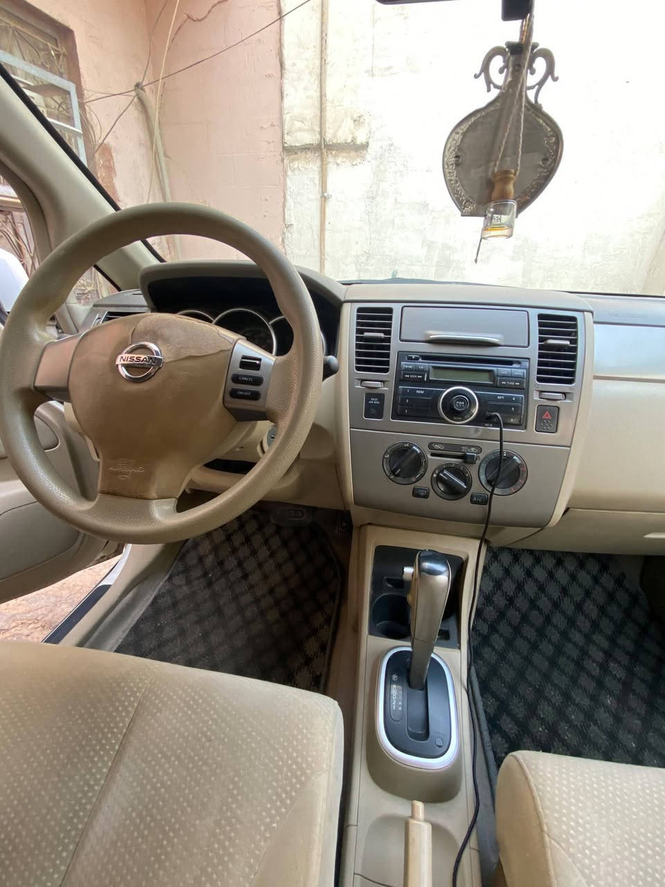 نسيان فريسا 2010 
وارد امريكي 
كير cvt 
محركها تنفس طبيعي
كلها بلادي ما مبدل منها شي من كير محرك او اي شي فقط 
بيها ضربتين الي من الباب السايق اشويه وموجوده بالصوره والثانيه من يم الجاملغ لحد الباب الي بصف السايق 
تبريدها بارد قوي حتى الضهريه ما بيه اي مشكله كلش قوي 

مكان بغداد منصور دور سود 

#الجود_للسيارات_خيارك_الأول 
#العراق #المحافظات #سيارات #بيع_مباشر 

الاتصال*********** وتساب مكلف
