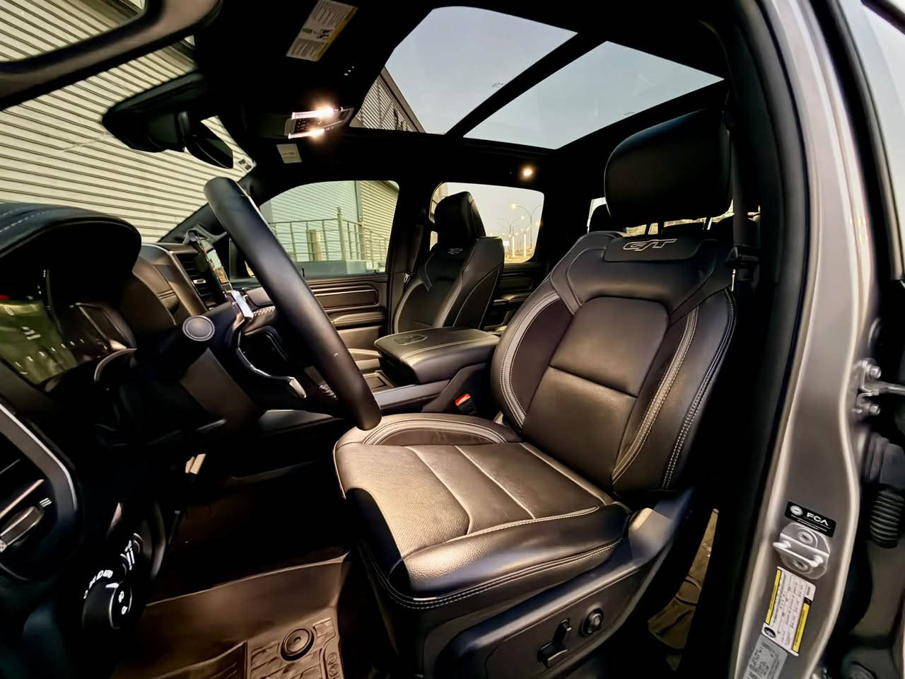 ram rebel gt  2025
شاشه تيسلا 
بنوراما 
كير طرح 
عداد الكتروني 
شاشه لنفر سكن 
كشنات جلد تبريد و تدفئه
تشغيل عن بعد 
صندوق كهرباء 
شاحن وايرليس 
محرك 6 سلندر توين توربو 
ماشي 13 الف 
كاتي مواقت يترقم اربيل سليمانيه دهوك 
بجم كبس سونار بلمنشور مع صور حادث
ايرباك سليم 
مكان سياره كركوك 
سعر 450 
***********
