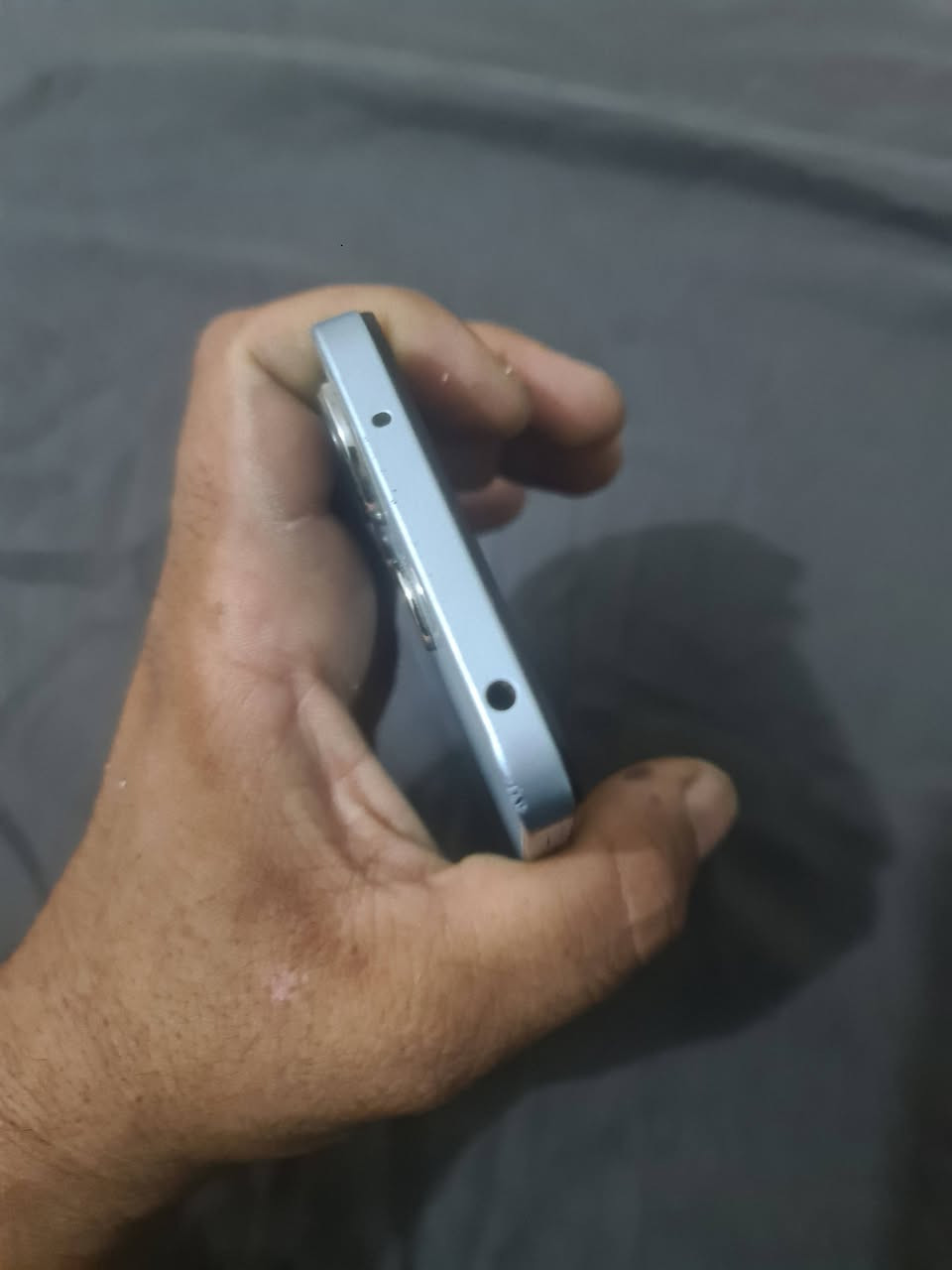 ريدمي ١٣ذاكره ٢٥٦.  فقط ضهر مفطور
قفله ٨٠لحد يتصل اذا مو شراي برغي ما مفتوح بيه
***********

