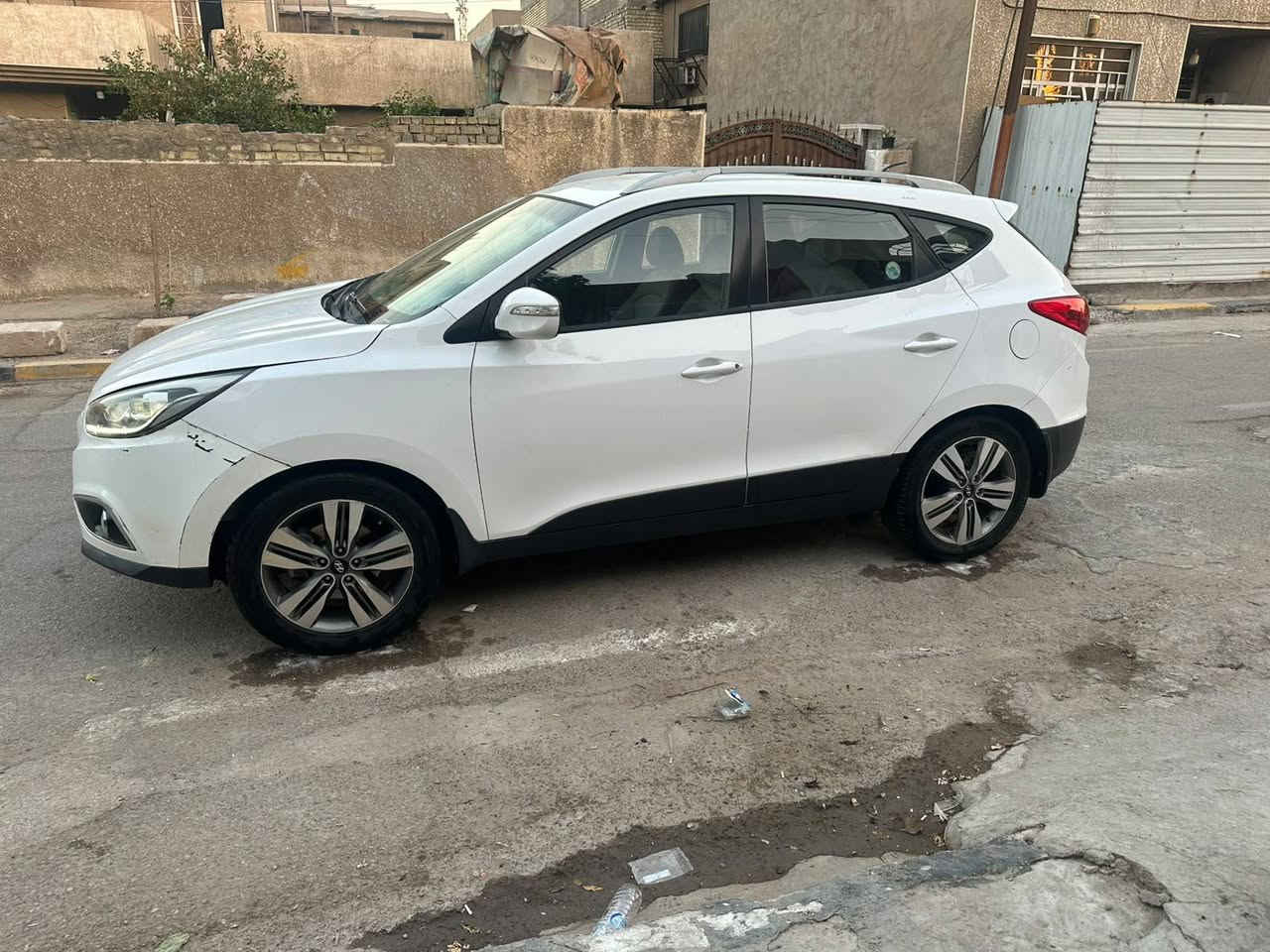 السلام عليكم
توسان 14 خليجي 
مكينه 2000 دوش مكفولة 
كير تبريد حاداديه كله جهاز 
سونار مرفق بيه بنيد صبغ بدون دواخل وجزء بلباب خلفي وجزء بجاملغ خلفي 
مكان السياره بغداد البلديات 
السعر 110 وبي مجال 
***********
