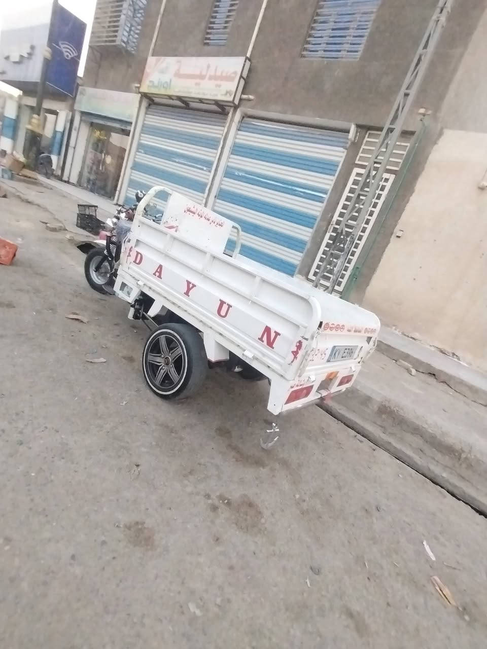 دايون أوراق اصولي موديل ٢٠١٣ كلشي بيها كارتون وجديد كهربائيات كلها شغالة مكينة كارتون
تخم. تاير جديد باتري جديد ويلات جدد
بنزات جديد لايت جديد يعني جاهزه على اخر حباية ماتخسر عليه ولا ربع دينار الشراي يتصل وبخدمتة
***********
