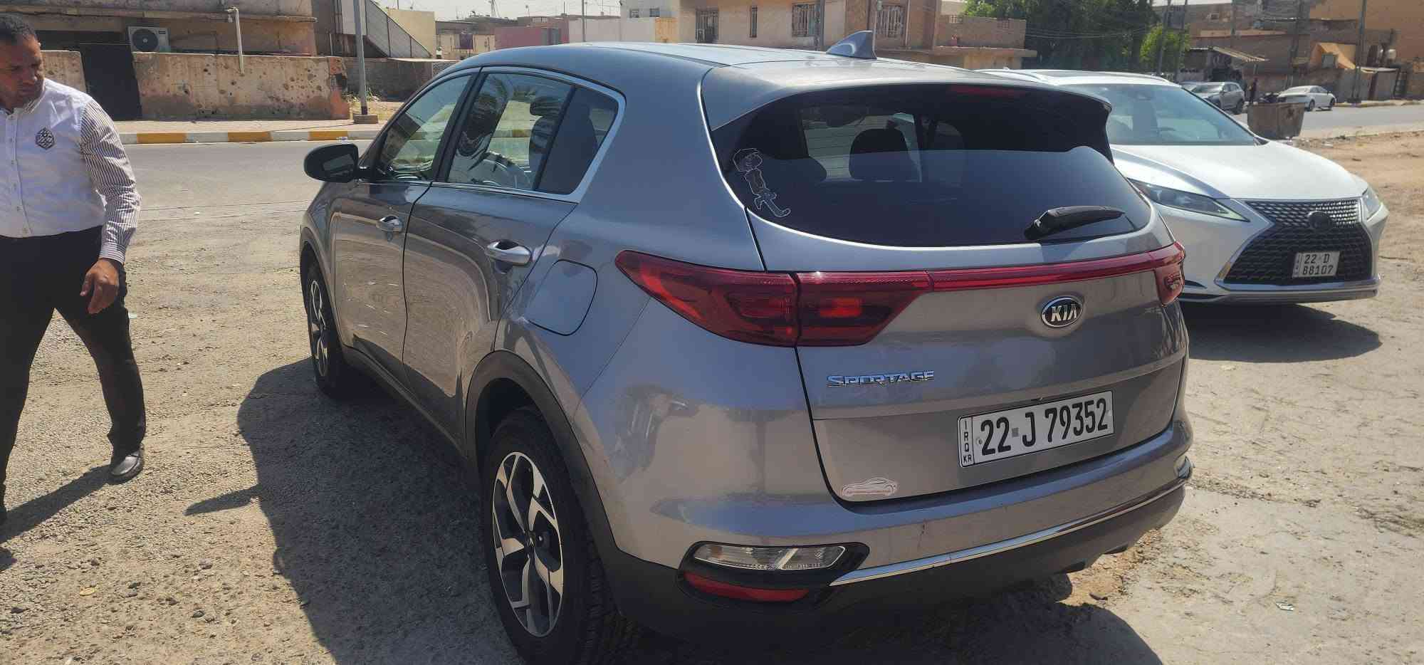 سبورتج للبيع موديل ٢٠٢٠ رقم اربيل بأسمي
السياره مكفوله من الصبغ بيها تبديل البنيد نفس اللون بلادي 
والسياره مبرمجه تشتغل على البانزين العادي وبدون دوانز 
ماشيه ٧٨ الف ميل  
مواصفاتها 
شاشه كبيره وكاميرا ورادار وتراكشن كنترول واندرويد اوتو وباقي المواصفات معروفه 
طبعا سويج مو بصمه والصندوك مو كهرباء
التبريد ثلج وميفصل لو دقيقه ولا ايبوخ بالازدحام 
السياره كولش نظيفه ومال بيت ورحت بيها للعمره مرتين 
للتواصل واتساب ***********
مكاني بغداد حي الجامعه شارع الربيع
