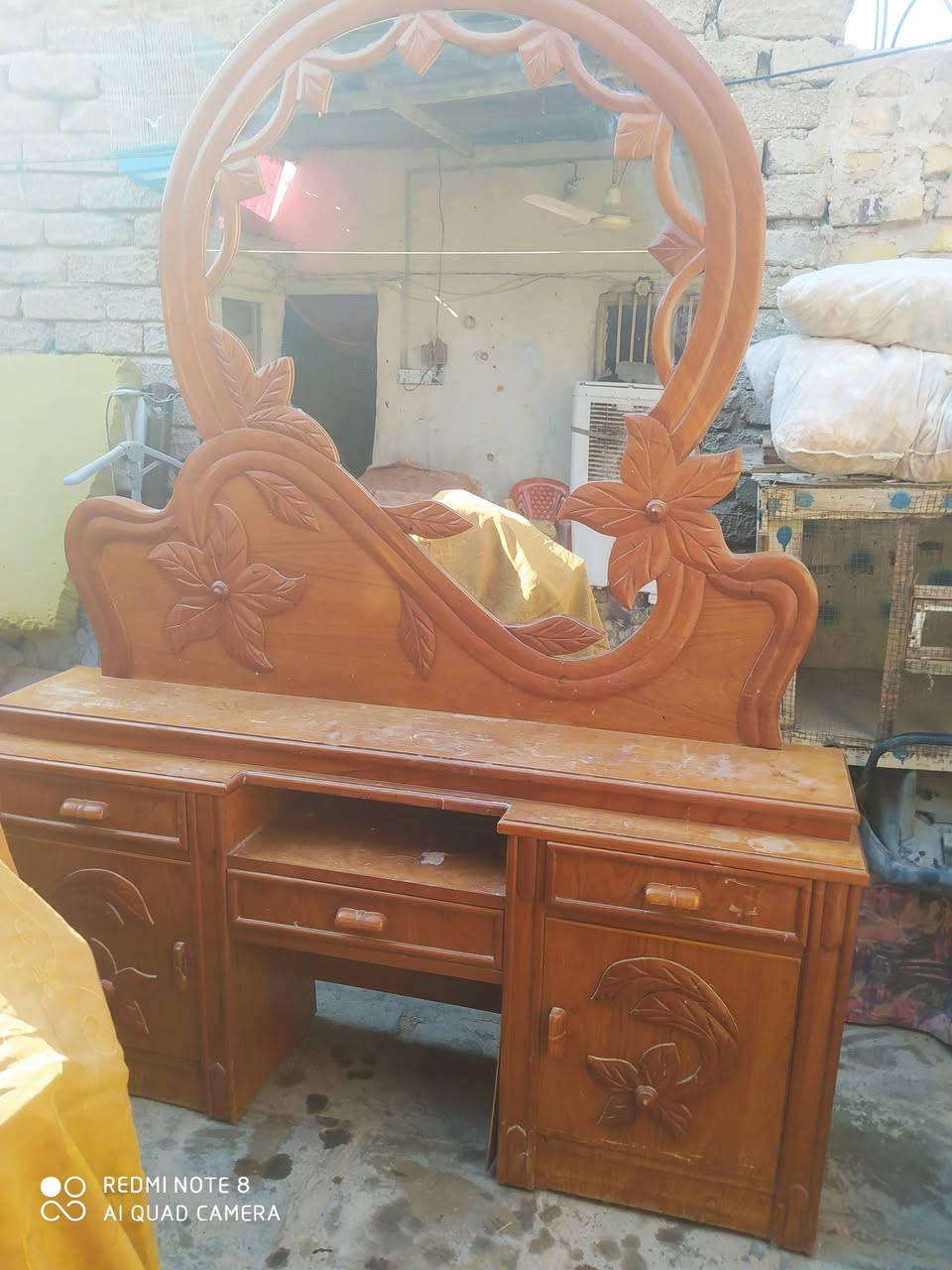 السلام عليكم ميز صاج نضيف للبيع الاستفسار ع الرقم ***********
