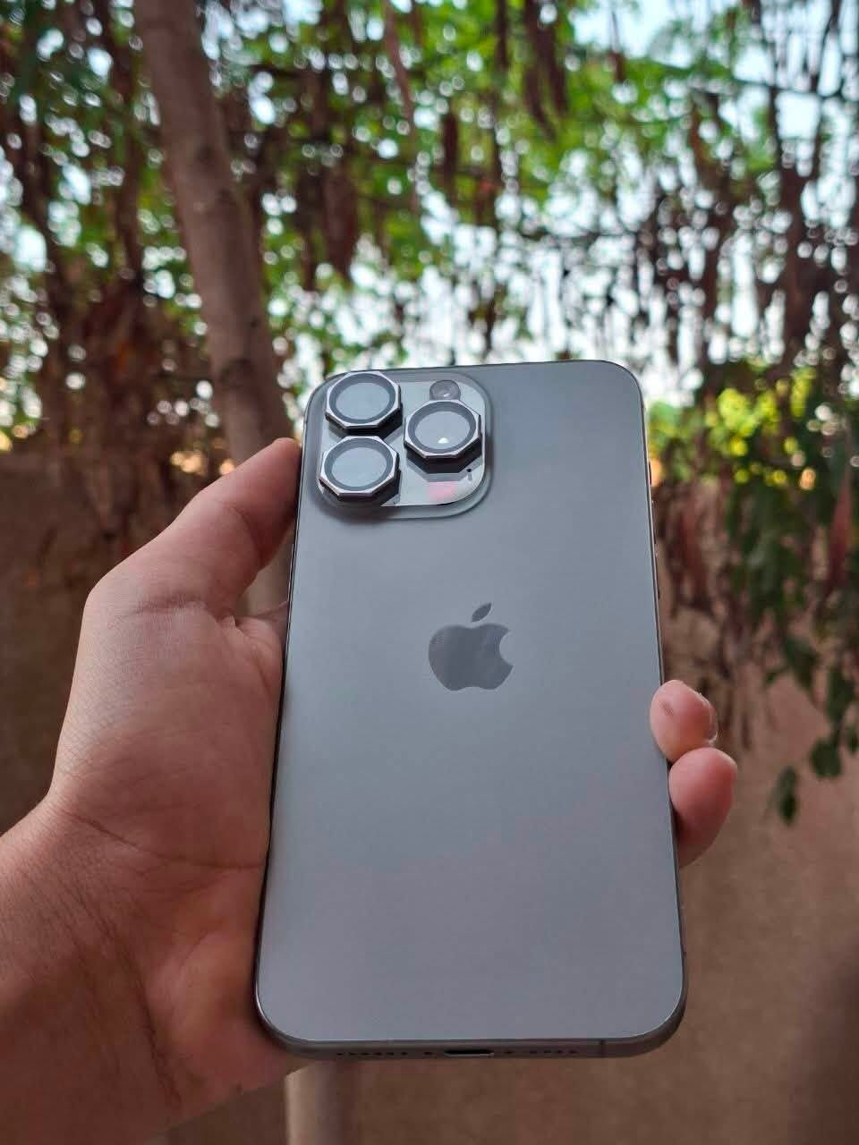 السلام عليكم 15برو ماكس بطارية83 🔋نضافة ١٠٠٪ مكفول من كلشي فقط هذة الخط البشاشة  لاستفسار ***********
