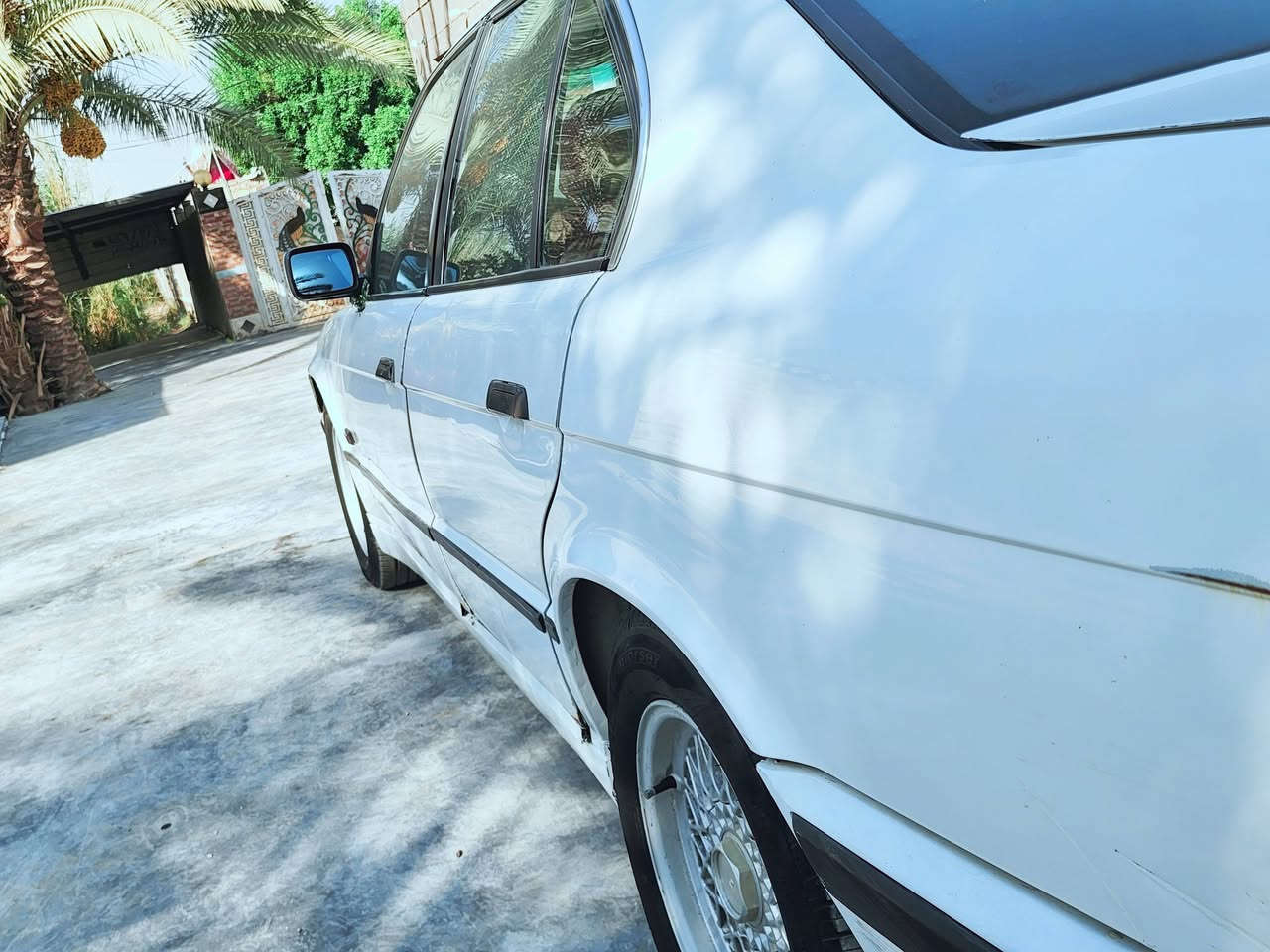 ​📢 إعلان بيع سيارة (BMW E34)
النوع : BMW E34 (الفئة الخامسة)
موديل: 1992
اللون الخارجي: أبيض ملكي
اللون الداخلي: ماروني مميز ونظيف جداً
الوارد: ألماني (الأصل والأمتن في الهيكل والتحمل)
الأصول : سنوية بغداد، باسمي داخلة هزة وكافة الاجرائات الامرورية (تحويل مباشر )
​⚙️ المواصفات والفحص الفني:
​المحرك : محرك M30 سعة 3.5 لتر، بحالة ممتازة كير: اوتوماتيك شرط كفالة .
​الحدادية: حدادية كاملة أمامي وخلفي جديدة ومبدلة بالكامل قبل 20 يوم + ميزانية وبالنص  (السيارة ثابتة وناعمة بالشارع وبدون 
​التبريد: شغال (ثلج) والمنظومة ممتازة .
​الكهربائيات: منظومة الكهربائيات شغالة بالكامل ابلاد  وبدون أي مشاكل.
​البودي والشاصي: البودي أبيض ونظيف، شاصي وجاملغات.
​🔶 البجم العريض: السيارة "بجم عريض" أصلي، المظهر المرغوب والأكثر هيبة لهذا الموديل.
​💺 الكراسي: الكشنات كهربائية وشغالة تماماً، مريحة جداً ونظيفة.
​🎵 منظومة الصوت: مسجل ومنظومة صوت شغال بالكامل بحالة ممتازة.
​🚗 الخلاصة: السيارة باختصار "دك سلف واطلع"، تم تصفيتها بالكامل وجاهزة للاستخدام اليومي ، لا تحتاج لأي مصاريف. 

المكان :بابل الشوملي 
للتواصل والاستفسار (***********) 
مراسلة وتساب او ماسنجر وبيك خير ودلل .

