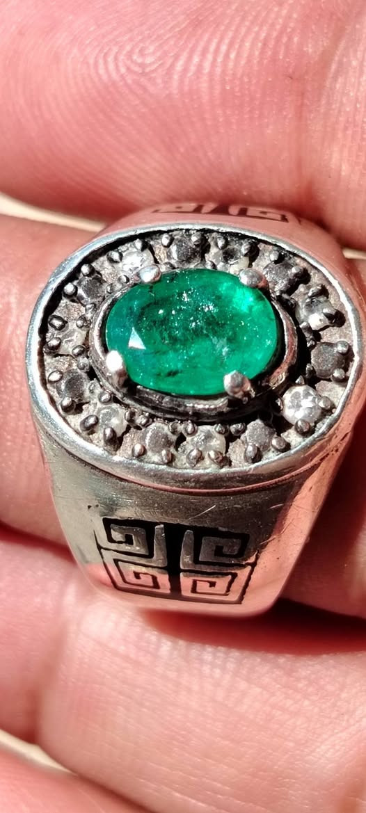 خاتم حجر الزمرد صياغة جميلة السعر ١٠٠ بغداد م الصدر ***********
