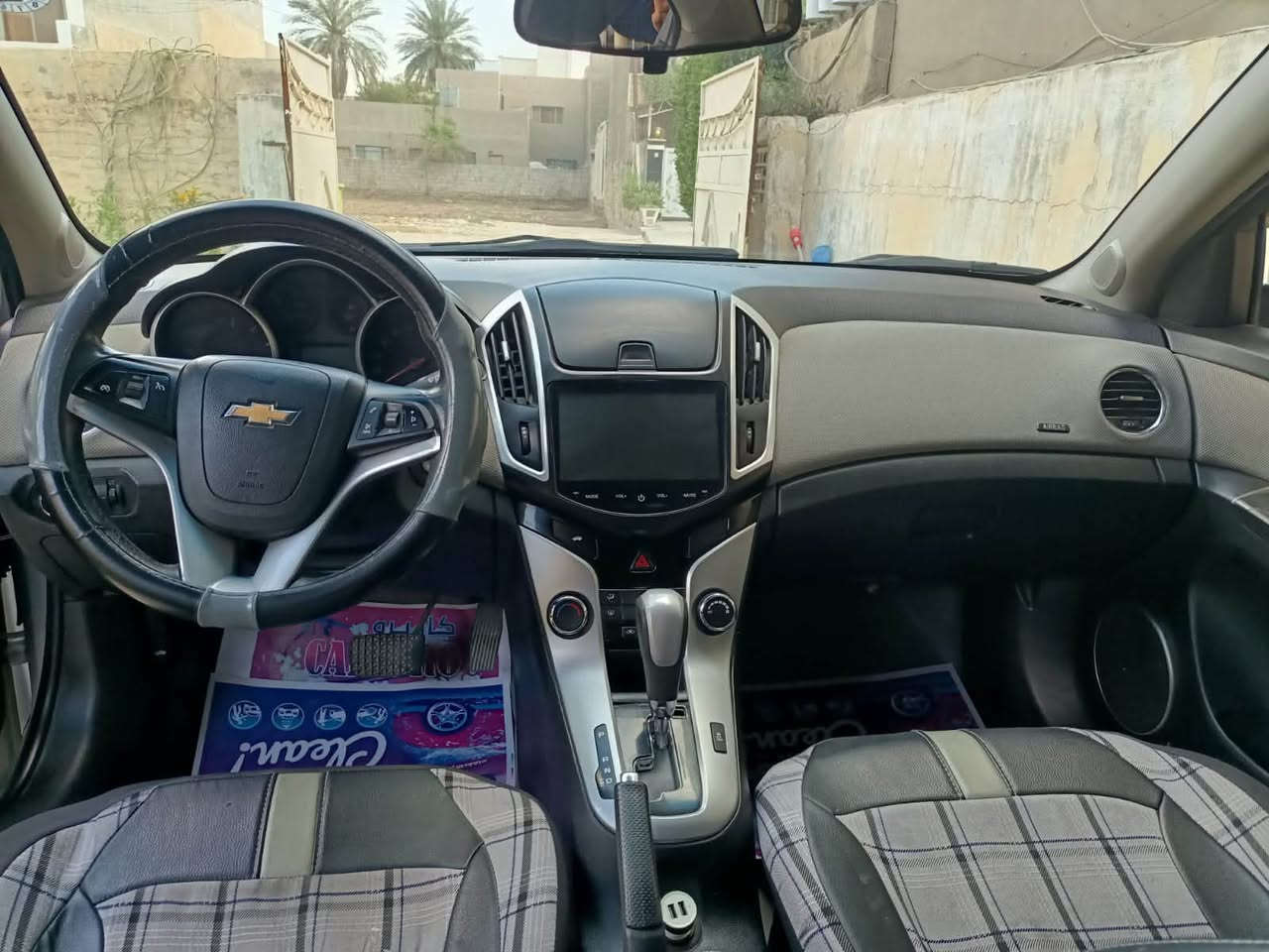 شوفرليت كروز ٢٠١٧ خليجي ، محرك ١٨٠٠ تنفس طبيعي، ماشية ١٥٠ الف كيلومتر، محرك و كير مكفولات، تبريد ثلج ، صدر جيد جدا، بيها اربع قطع صبغ كما موضح بفحص السونار، رقم اربيل جديد وسنوية جديدة هاي السنة مجددة، السيارة بإسم ابن عمي وعندي وكالة عامة بيها، تحويل شوكت متريد وهزة جديدة، السعر ٧٥ ورقة وبيها مجال. مكاني بغداد
اي استفسار الاتصال ***********

