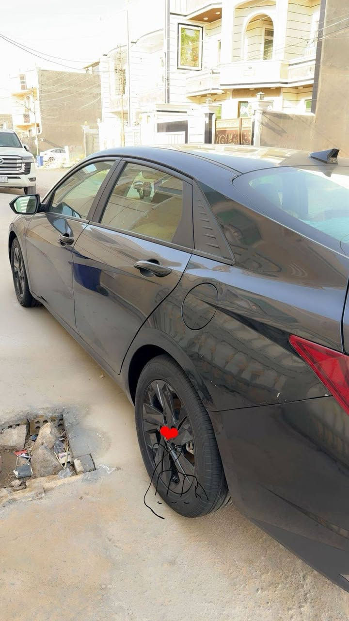 النترا 2023  وارد امريكي على وضع الشركه 
 مواصفات. عدا الفتحه
  بدون اي نقص 

(حادث امريكا نص الجاملغ الخلفي راجع بارد وموجودة صوره) سياره ما بيها صبغ ابد 

مكينة 2000 دوش
بصمة تشغيل وابواب
شاشه كبيره
كار بلي 
رادار امامي
ورادار خلفي
ورادار جانبي
تحديد مسار
قياده ذاتيه
تنبيه خروج عند المسار
 فول تحكم ستيرن
كير اوتو +عادي. تنبيه. 
السياره بعده بوضع الشركه ومابيه ولا نقص رقم اربيل  تحويل مضمون بسمي

السعر 138
العنوان بغداد 
للاستفسار ‏‪***********/
*********** واتساب
